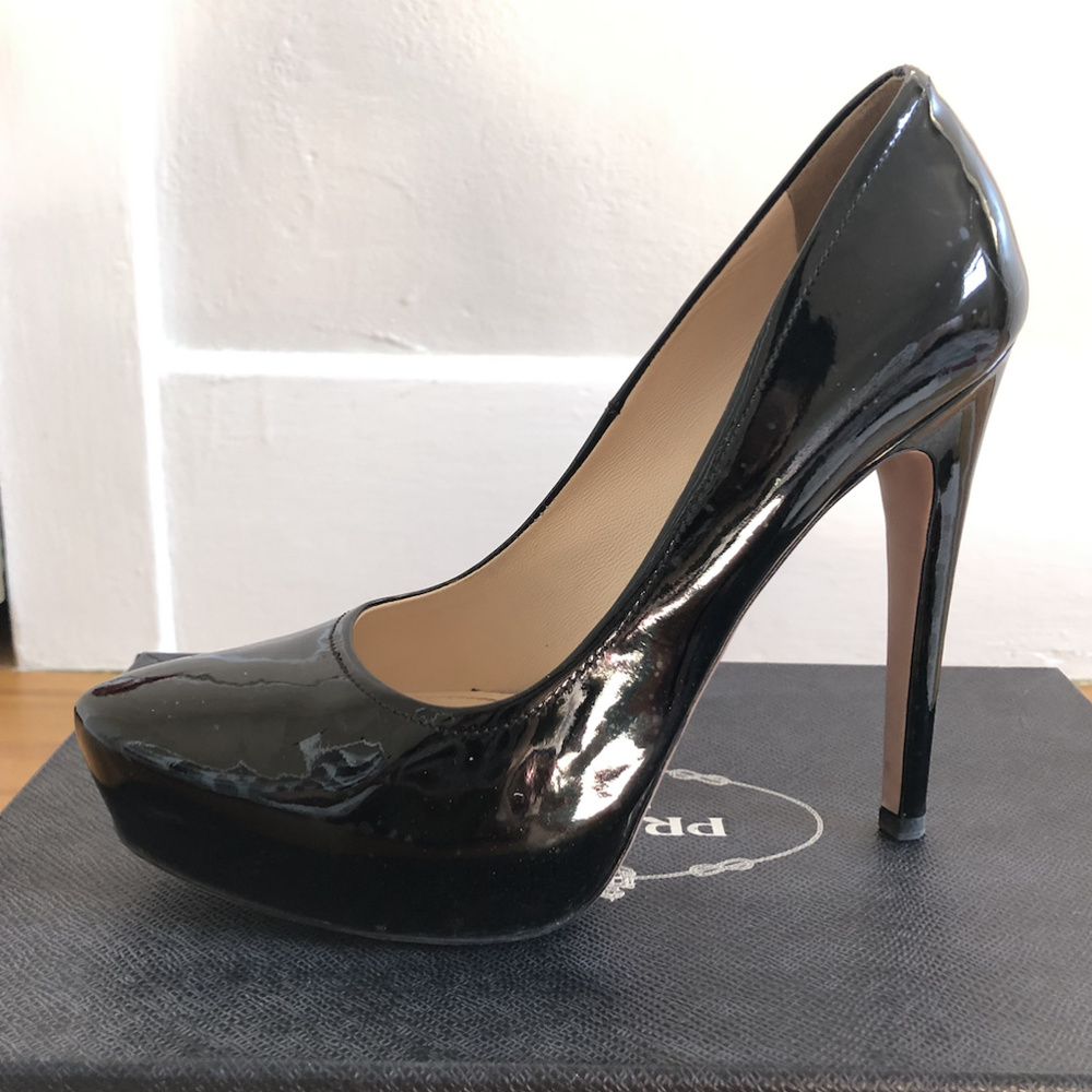 Prada Classic patent leather platform pumps - 38